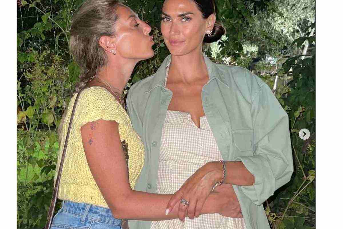 Melissa in foto con l'amica