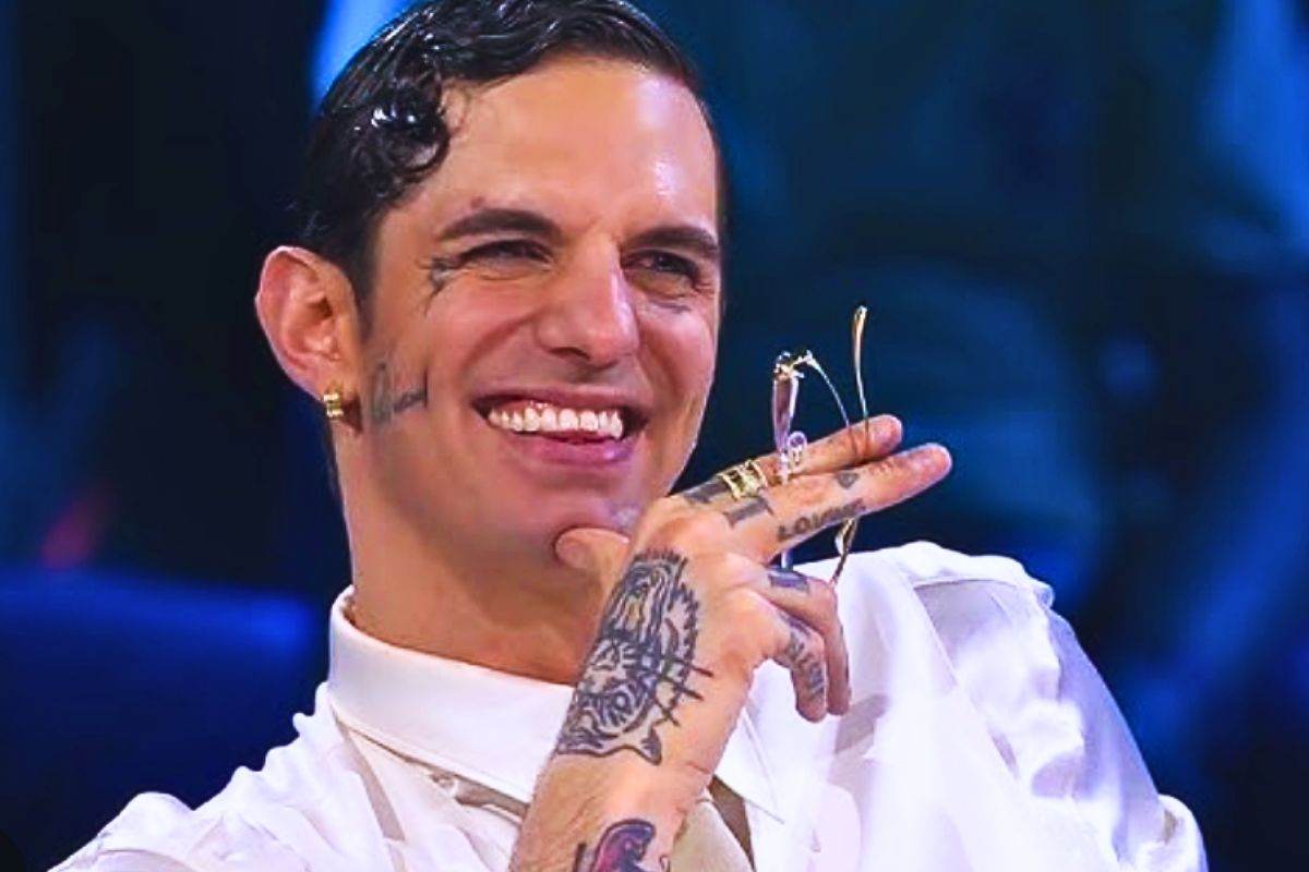 Achille Lauro sorridente