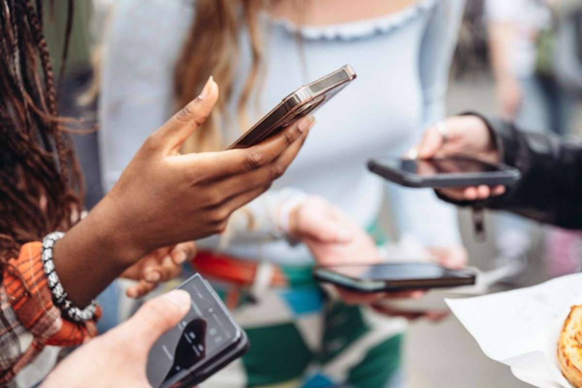 Adolescenti dipendenti dallo smartphone
