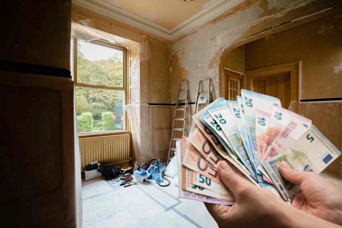 Una casa da ristrutturare e soldi in euro