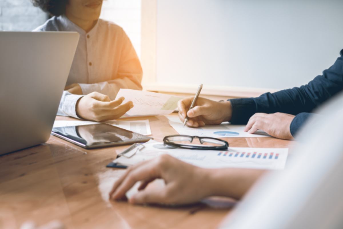 Un appuntamento in corso con un consulente finanziario