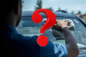 lavavetri e davanti un punto interrogativo