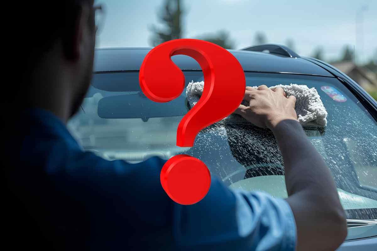 lavavetri e davanti un punto interrogativo