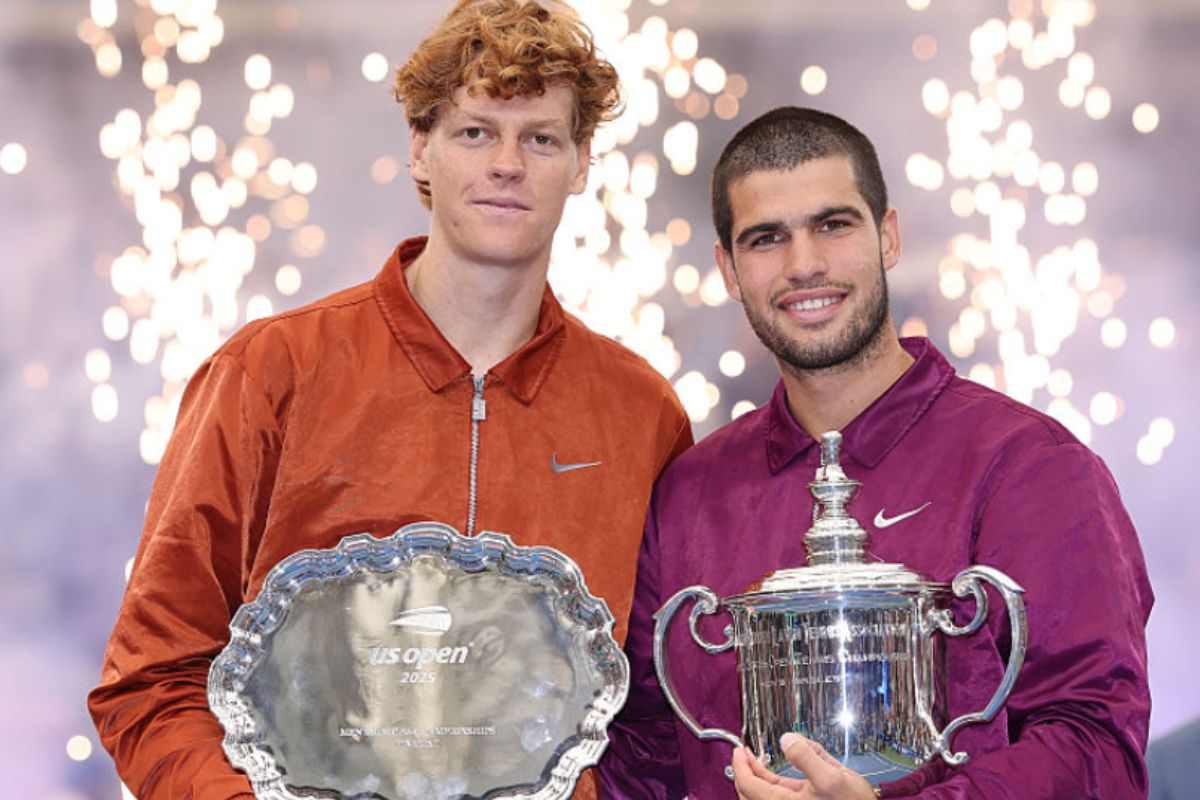Premiazione agli US Open tra Sinner e Alcaraz