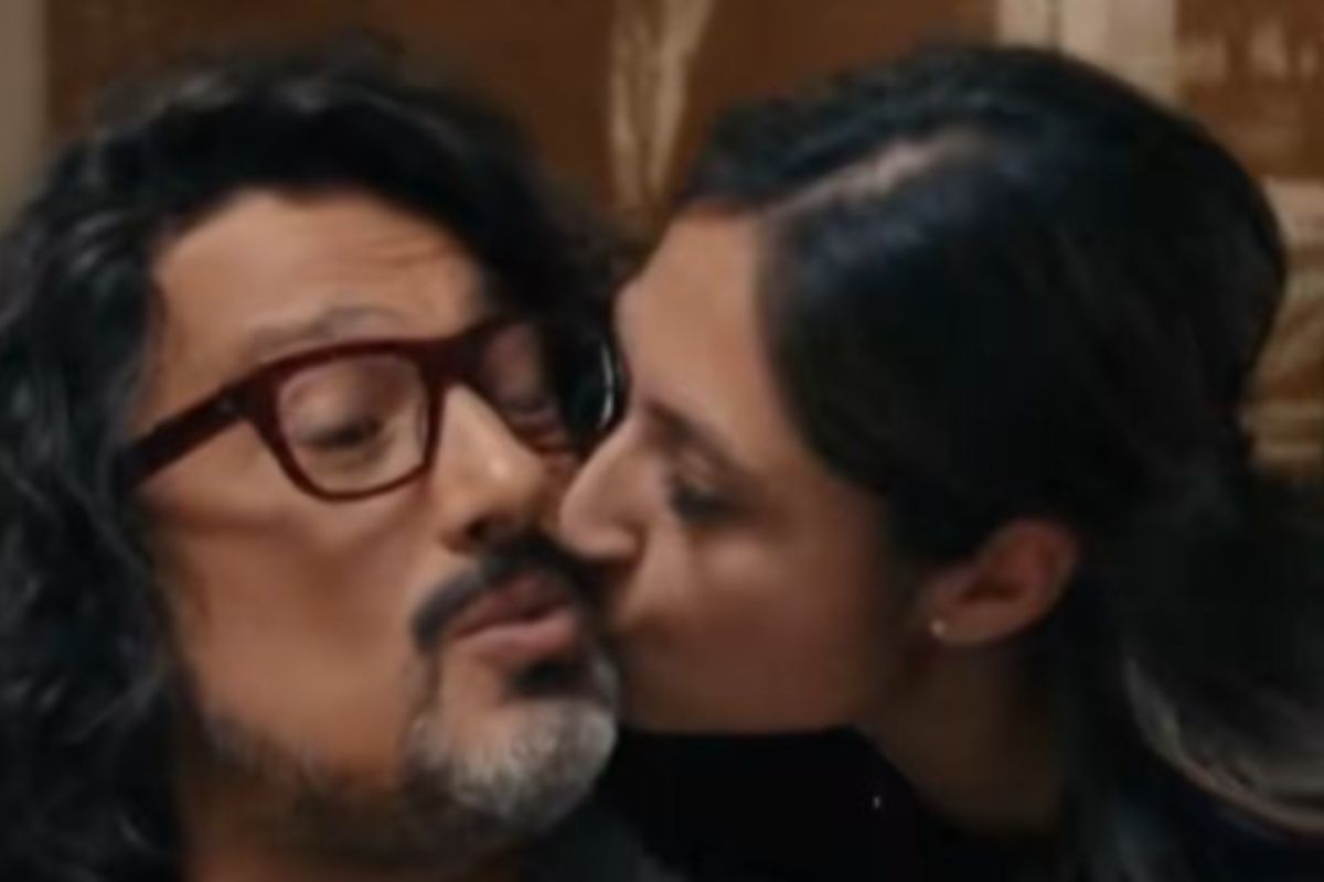 screen borghese baciato dalla cameriera