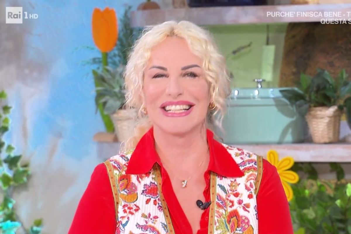 screen puntata è sempre mezzogiorno, Antonella clerici sorridente