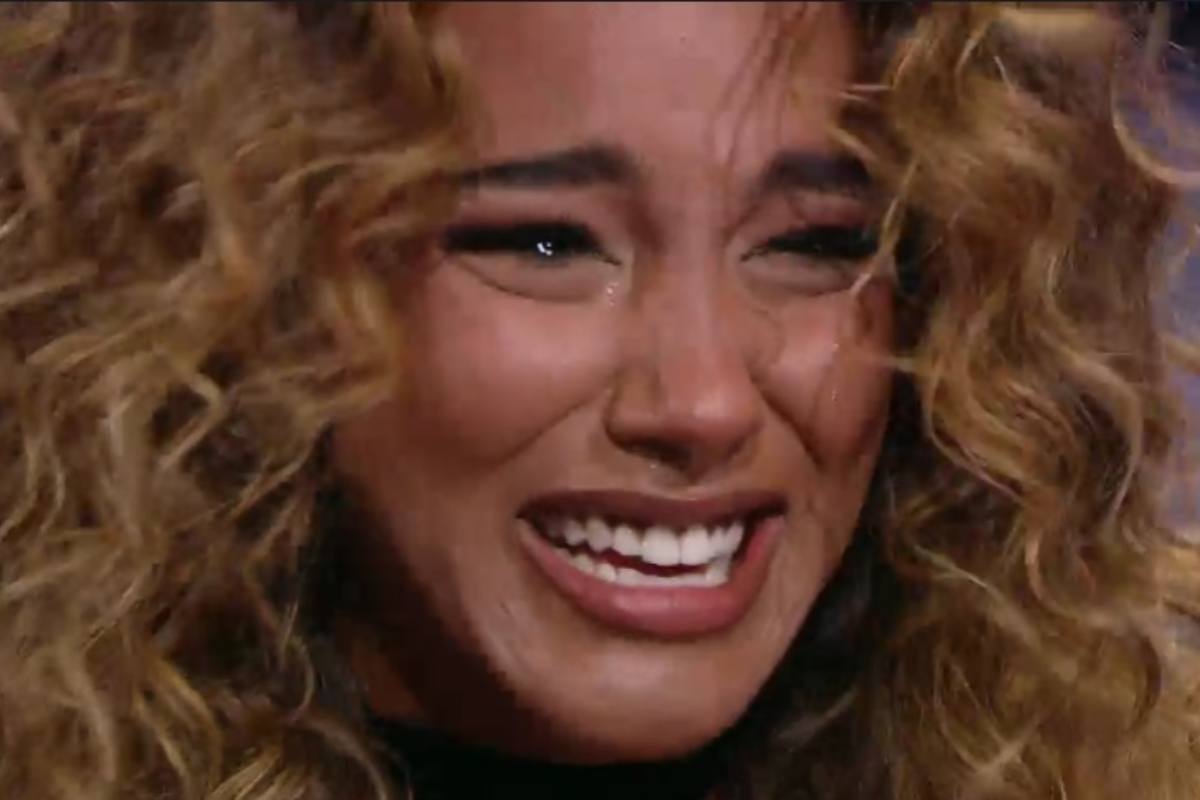 Samira Lui in lacrime